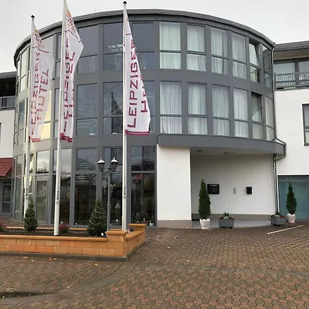 Leipziger - Flughafen Halle 3*