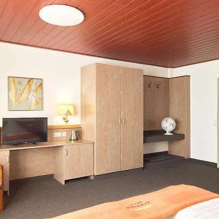 Leipziger - Flughafen Halle Hotell 3*