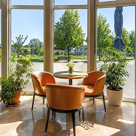 Leipziger - Flughafen Halle Hotel 3*
