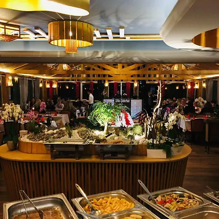 Leipziger - Flughafen Halle Hotel 3*